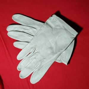 Vintage Miss Aris Cream Colored Gloves Size 6